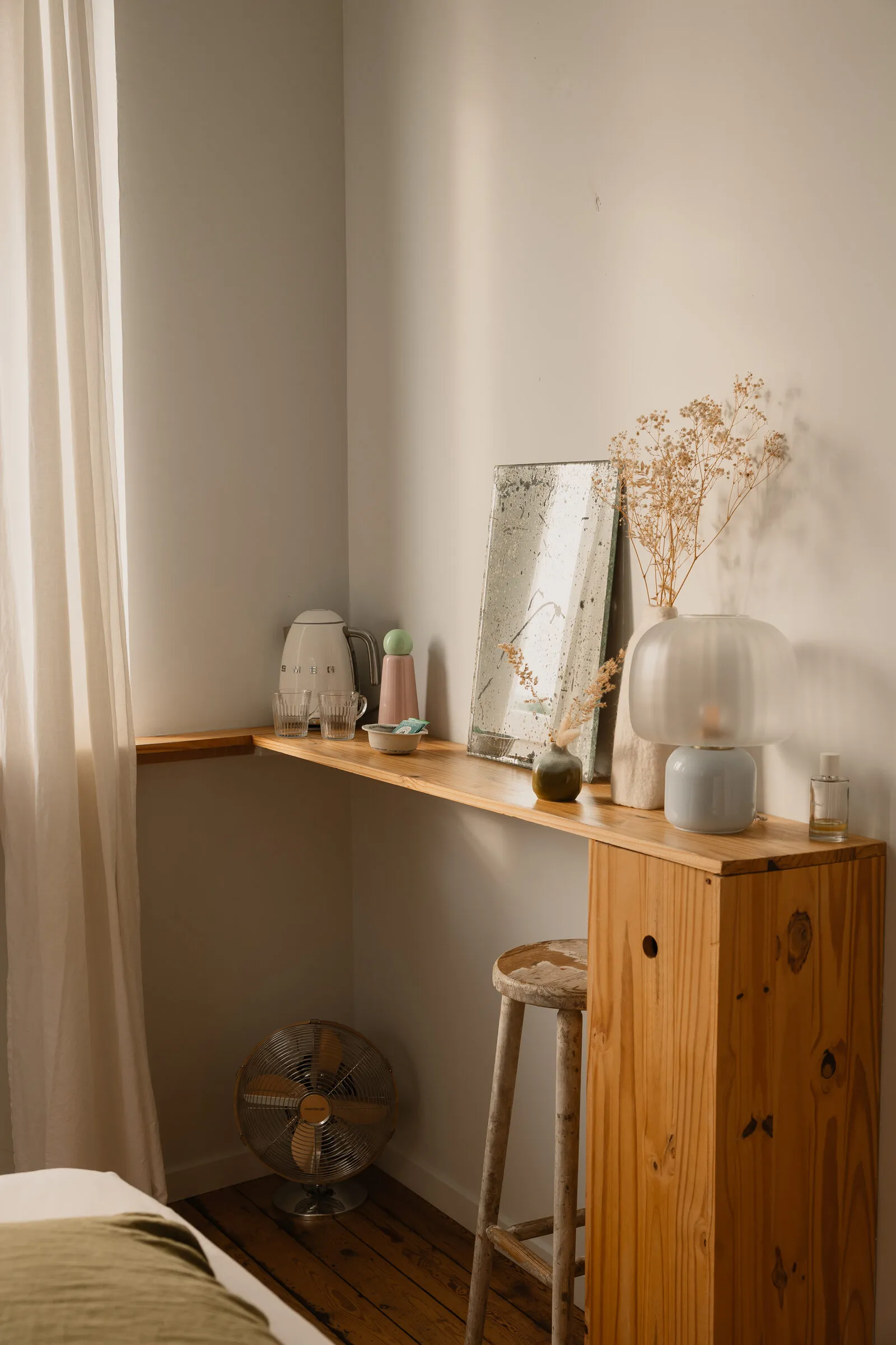 La Douce — La rose, la poudre… une chambre apaisante.